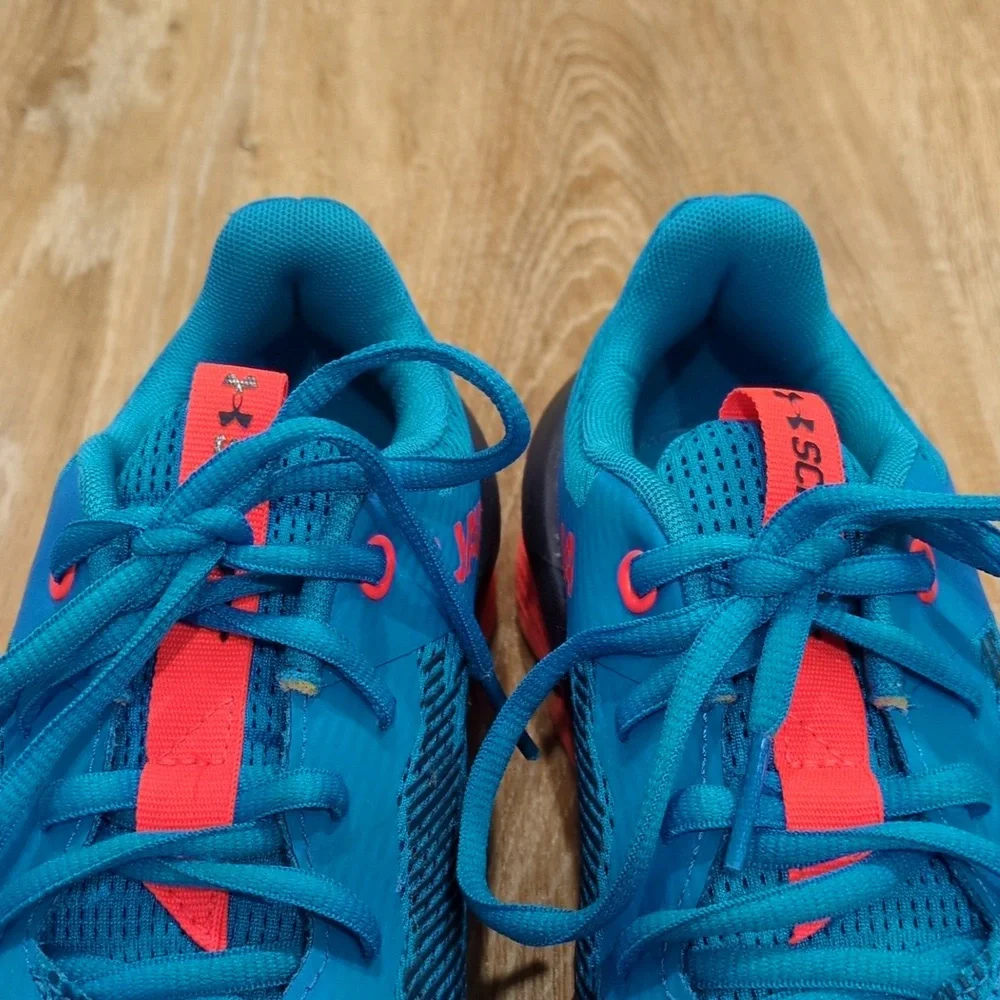 🧡💙 Under Armour Blue and Neon Orange Sneakers size 5Y 🧡💙 LIKE NEW!!!